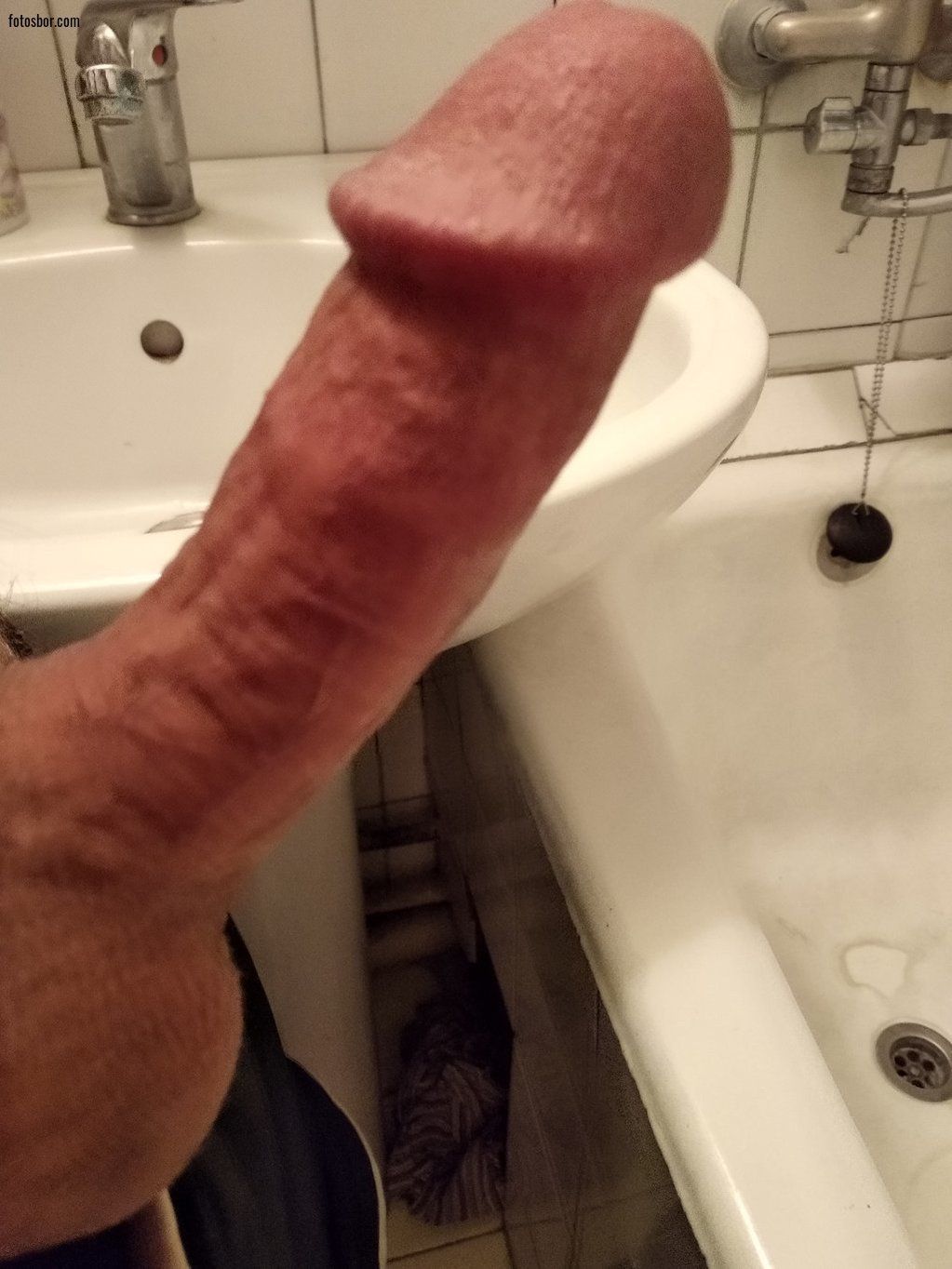 Порно фото Обрезанный член встал в ванной смотреть бесплатно