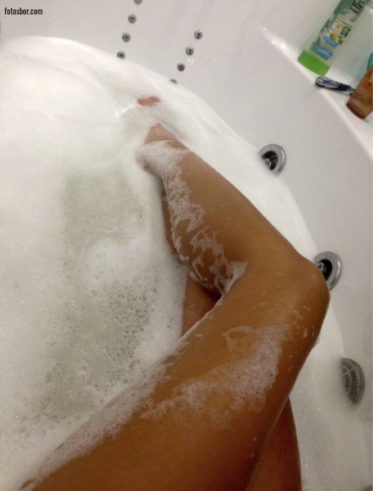 Порно фото Красивые ножки в ванной смотреть бесплатно