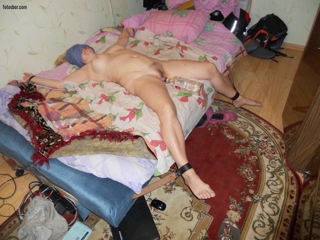 Порно фото Муж привязывает жену к кровате и делится с друзьями смотреть бесплатно