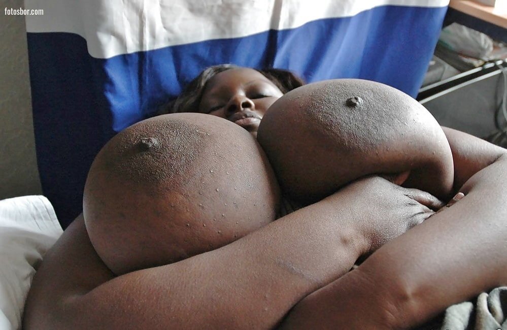 Порно фото Зрелая негритянка с огромными сиськами смотреть бесплатно