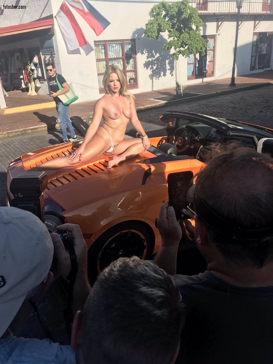 Порно фото Голая девушка на улице смотреть бесплатно