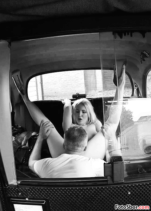 Порно гиф Таксист лижет блондинке в машине смотреть бесплатно
