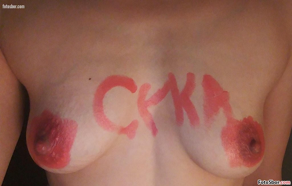Порно фото Грудь сучки вымазанная помадой смотреть бесплатно