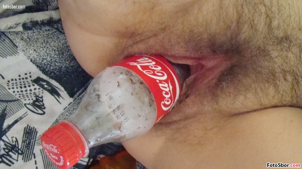 Порно фото Пустая пластиковая бутылка в вагине смотреть бесплатно