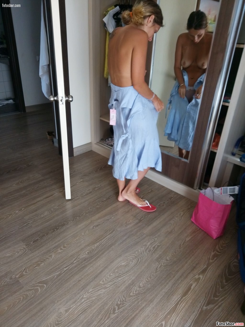 Порно фото Жена надевает халат на голое тело смотреть бесплатно