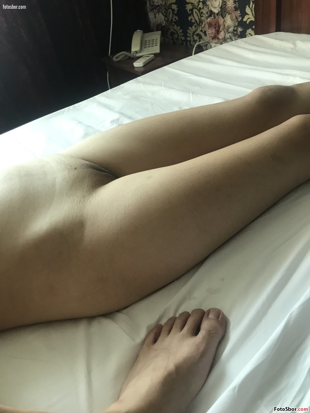 Порно фото Пара лёжа на кровати отдыхает после секса смотреть бесплатно