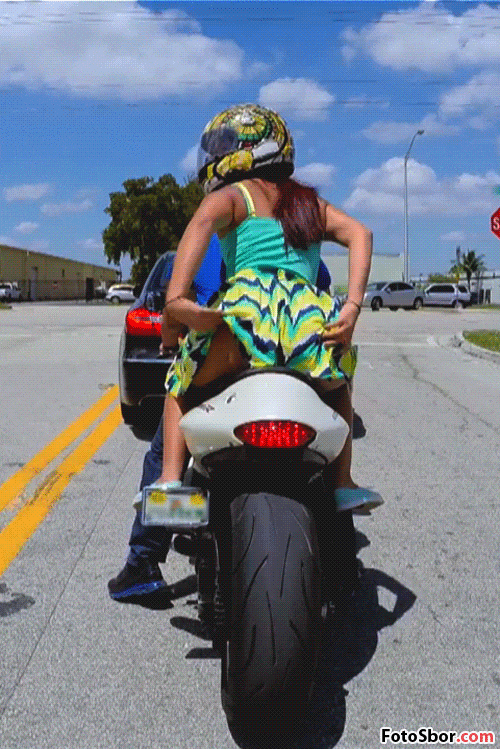 Порно гиф Девушка на мотоцикле показывает голый зад смотреть бесплатно