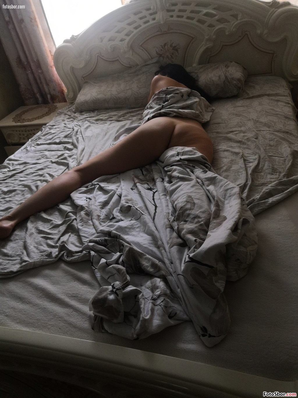 Порно фото Стройная жена спит после секса смотреть бесплатно