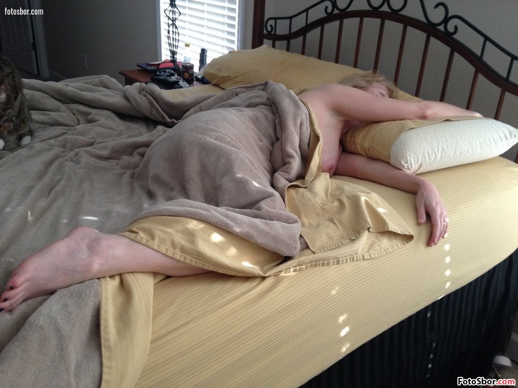 Порно фото Сын снимает пьяную спящую мамашу смотреть бесплатно