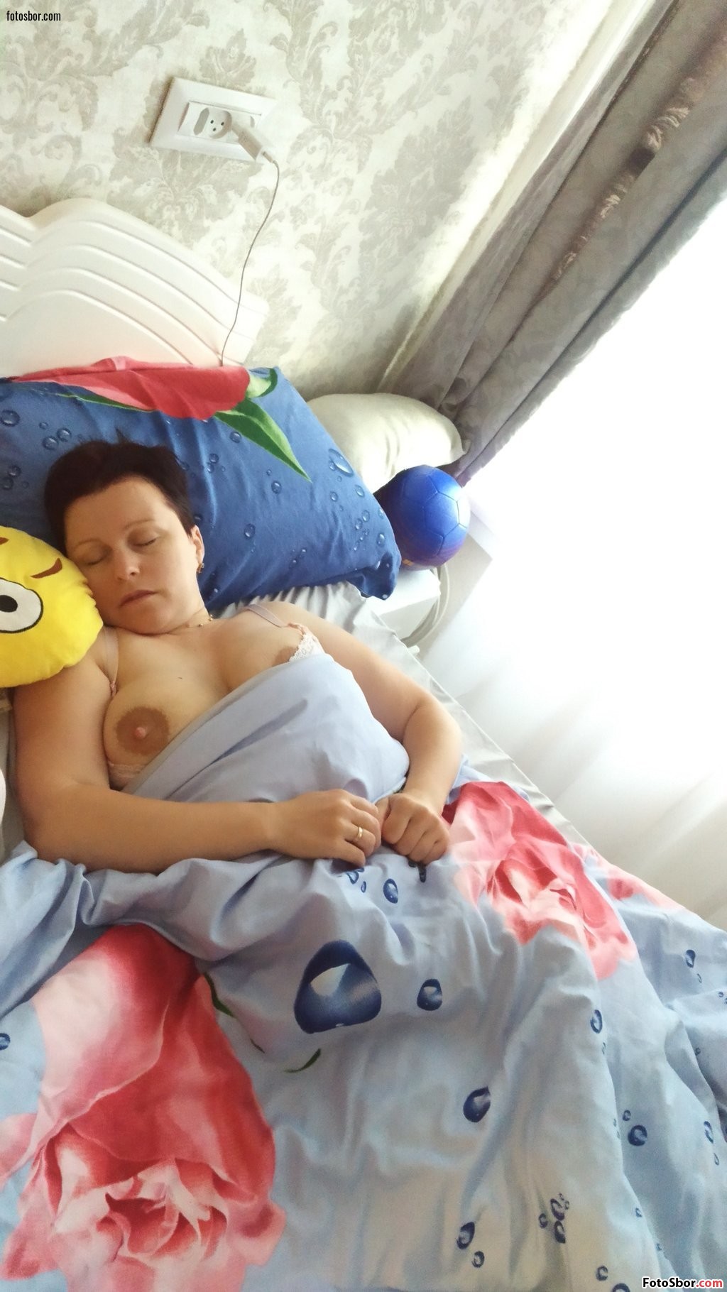 Порно фото Толстая теща спит в кровати смотреть бесплатно