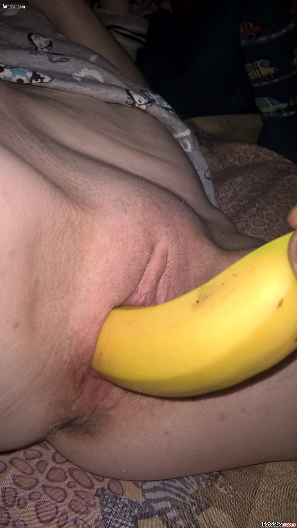 Порно фото Бананом сучка трахает свою писю смотреть бесплатно