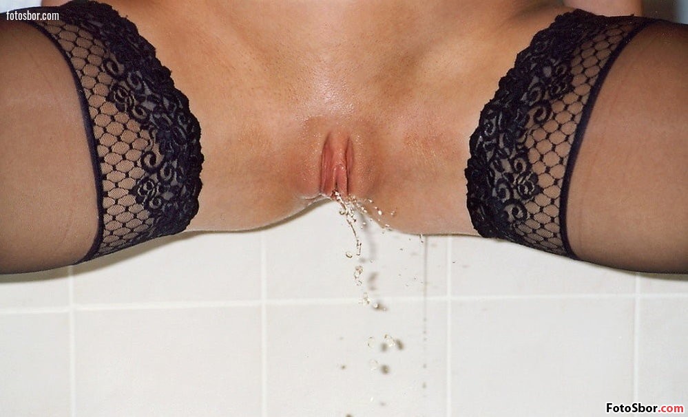 Порно фото Сучка писяет над ванной смотреть бесплатно