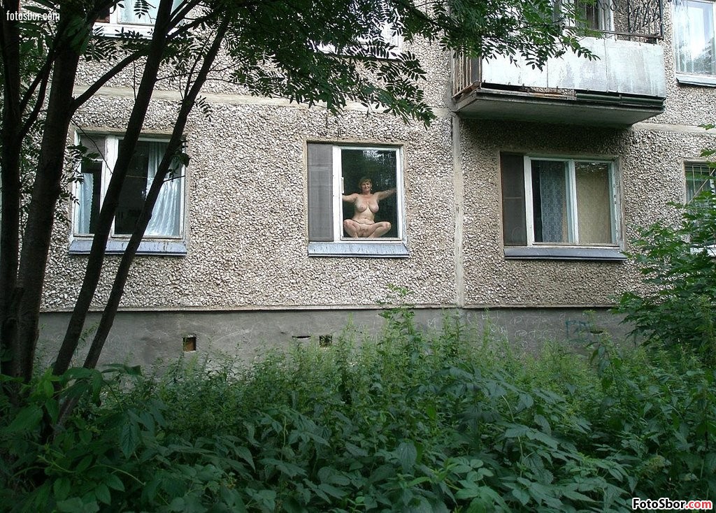 Порно фото Голая зрелка в окне смотреть бесплатно