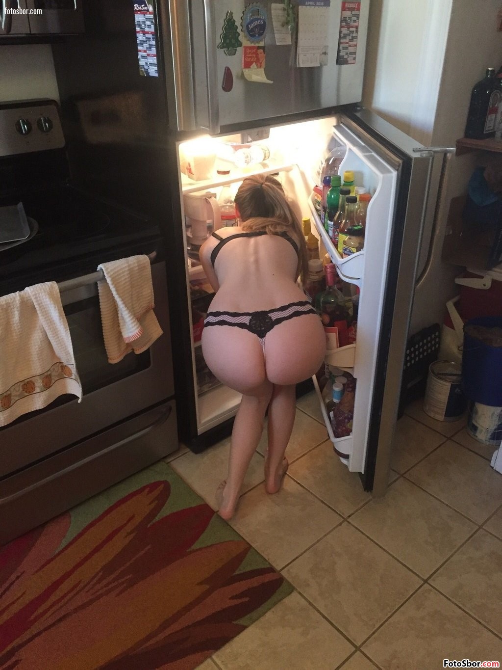 Порно фото В нижнем белье готовит обед смотреть бесплатно